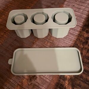 NWT Ice Cube Tray for 30 oz Tumbler Cup Ice Mold, 3 Pcs Silicone Hollow Cylinder